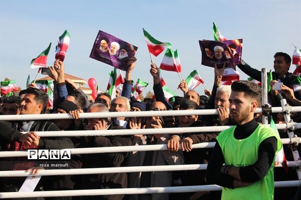 استقبال مردم خوی از رئیس جمهوری