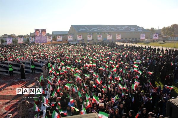استقبال مردم خوی از رئیس جمهوری