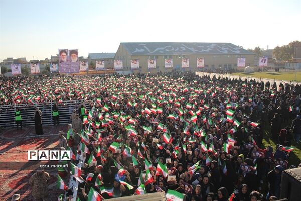 استقبال مردم خوی از رئیس جمهوری