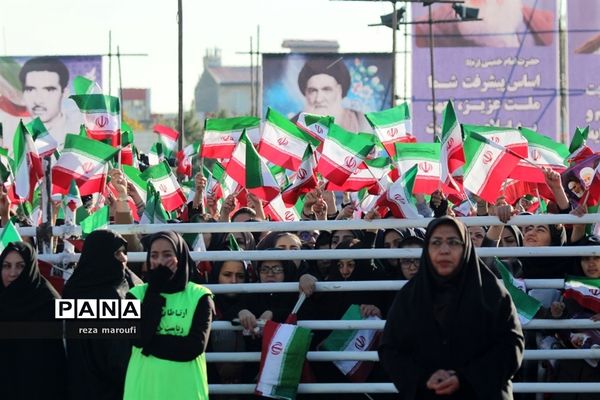 استقبال مردم خوی از رئیس جمهوری