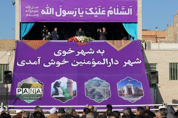 استقبال مردم خوی از رئیس جمهوری