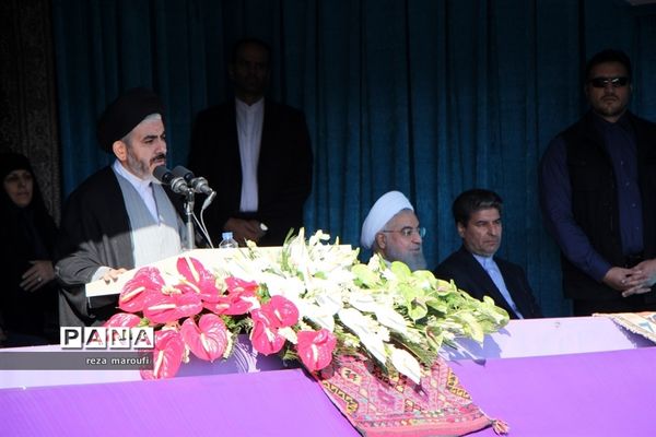 استقبال مردم خوی از رئیس جمهوری