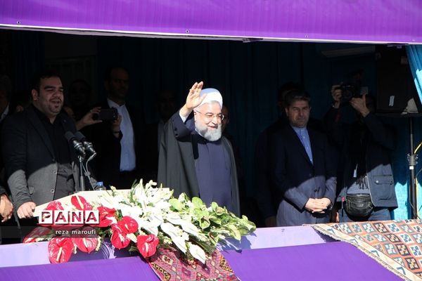 استقبال مردم خوی از رئیس جمهوری