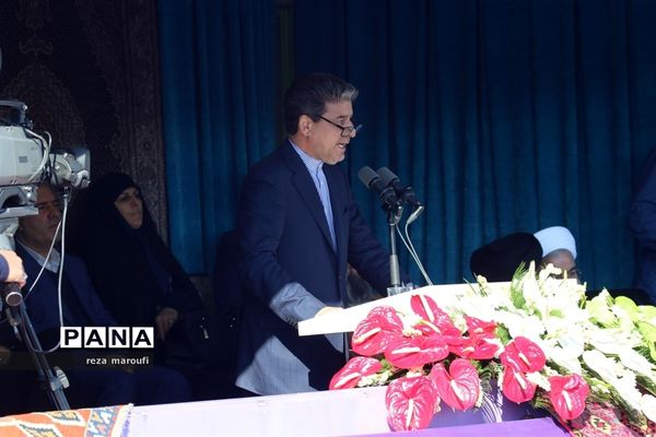 استقبال مردم خوی از رئیس جمهوری