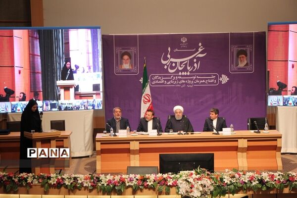 جلسه توسعه و برگزیدگان و افتتاح همزمان  پروژه‌های زیر بنایی و اقتصادی
