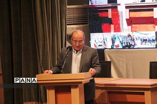 جلسه توسعه و برگزیدگان و افتتاح همزمان  پروژه‌های زیر بنایی و اقتصادی