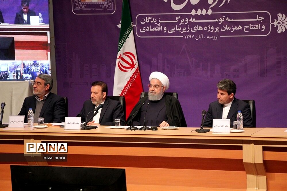جلسه توسعه و برگزیدگان و افتتاح همزمان  پروژه‌های زیر بنایی و اقتصادی