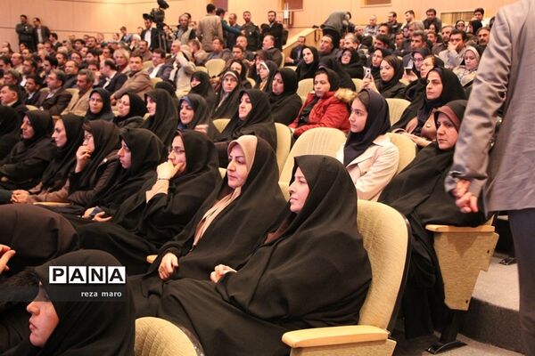 جلسه توسعه و برگزیدگان و افتتاح همزمان  پروژه‌های زیر بنایی و اقتصادی