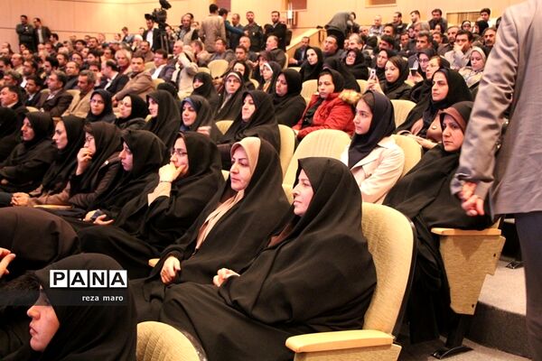 جلسه توسعه و برگزیدگان و افتتاح همزمان  پروژه‌های زیر بنایی و اقتصادی