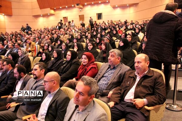 جلسه توسعه و برگزیدگان و افتتاح همزمان  پروژه‌های زیر بنایی و اقتصادی