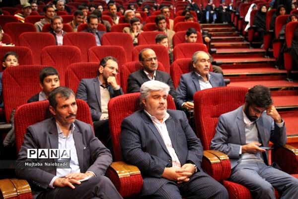 مراسم تجلیل و تکریم دانش‌آموزان پیشتاز حافظ قرآن