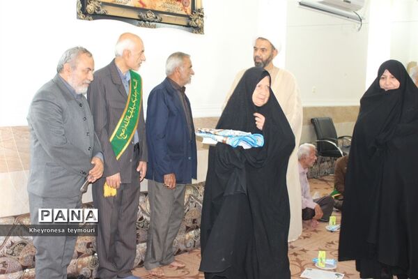 دیدار خادمین مسجد مقدس جمکران از خانواده شهید حرم استان بوشهر
