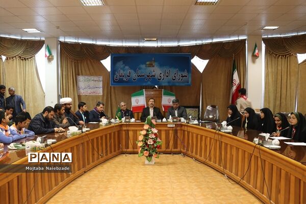دیدار تشکل‌های دانش‌آموزی فریمان با فرماندار این شهرستان