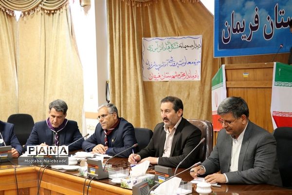 دیدار تشکل‌های دانش‌آموزی فریمان با فرماندار این شهرستان
