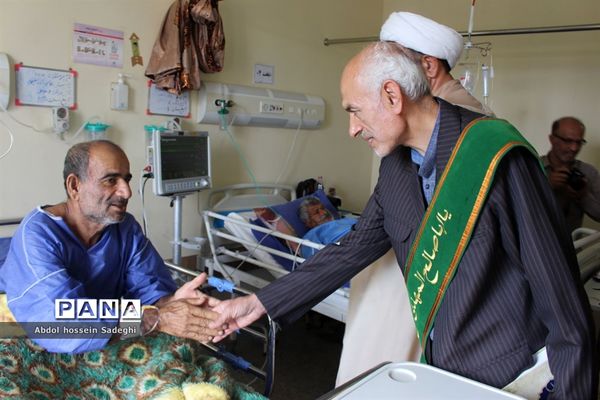 عیادت خادمان مسجد مقدس جمکران ازبیماران بیمارستان شهید گنجی دشتستان