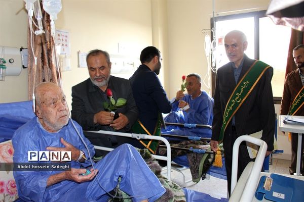 عیادت خادمان مسجد مقدس جمکران ازبیماران بیمارستان شهید گنجی دشتستان