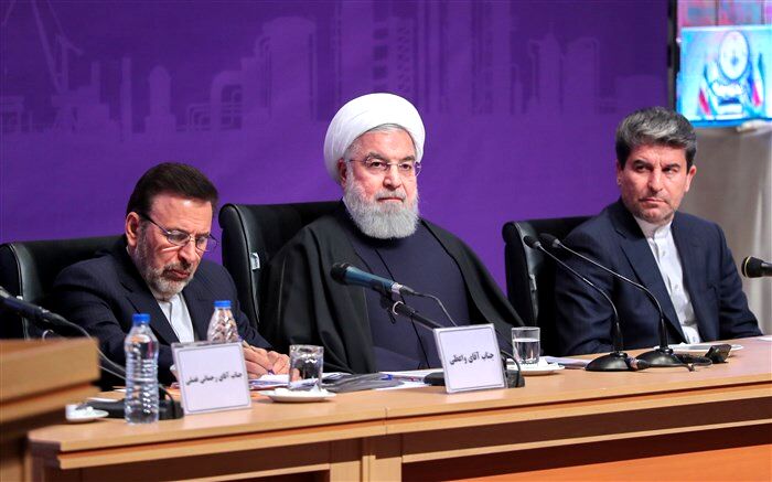 روحانی در واکنش به هجمه‌ها عیله ظریف: پولشویی در یک گوشه و کناری انجام می‌گیرد