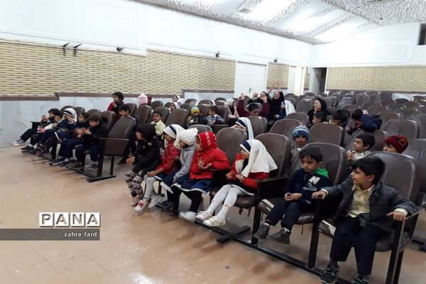 نهادینه کردن فرهنگ کتاب و کتابخوانی در نی ریز