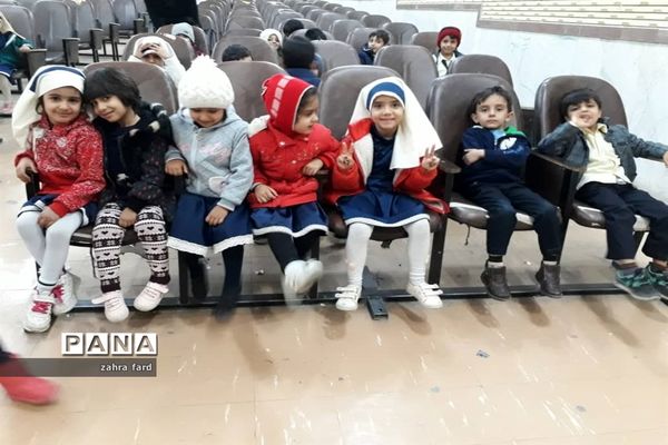 نهادینه کردن فرهنگ کتاب و کتابخوانی در نی ریز