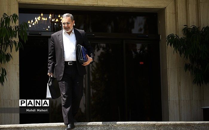 بطحایی گزارش مسائل و مطالبات معلمان را به رئیس‌جمهوری ارائه کرد