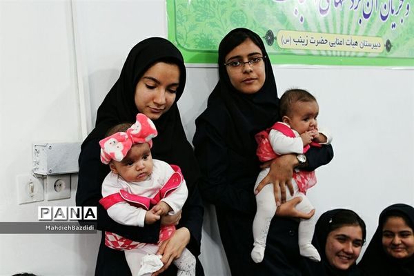 جشن میلاد پیامر اکرم(ص)در دبیرستان حضرت زینب(س)