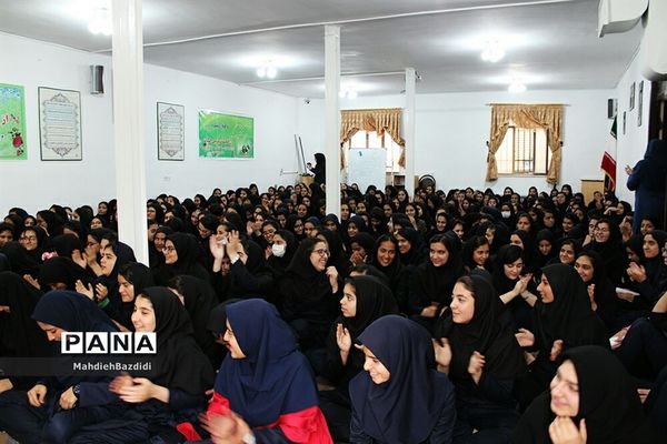 جشن میلاد پیامر اکرم(ص)در دبیرستان حضرت زینب(س)