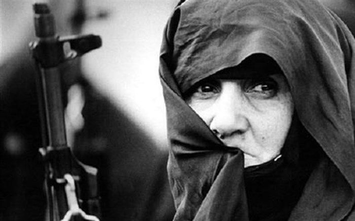 ادبیات دفاع مقدس تصویری هنری از ایثارگری های زنان نشان می دهد