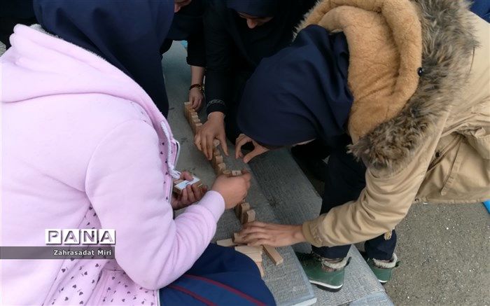 یک روز شاد با بسیج در مدرسه‌ای در خاورشهر