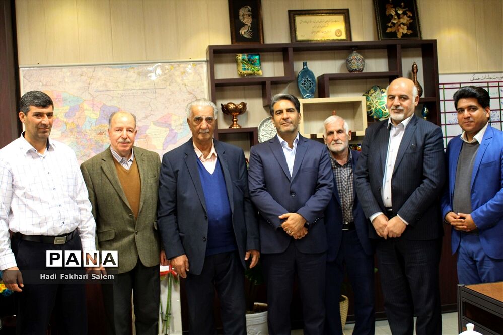 نشست اعضای مجمع خیرین مدرسه‌ساز استان با مدیر‌کل آموزش و پرورش شهرستان‌های استان تهران
