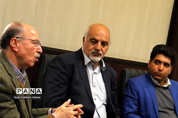 نشست اعضای مجمع خیرین مدرسه‌ساز استان با مدیر‌کل آموزش و پرورش شهرستان‌های استان تهران