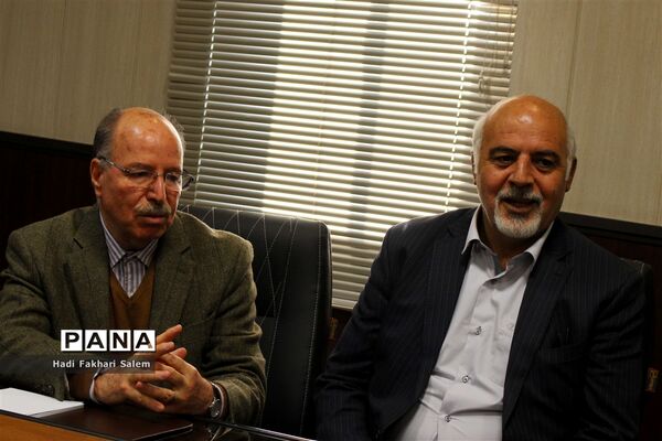 نشست اعضای مجمع خیرین مدرسه‌ساز استان با مدیر‌کل آموزش و پرورش شهرستان‌های استان تهران