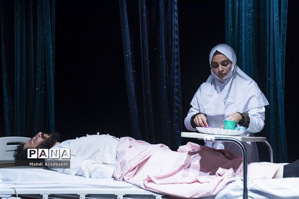 اجرای نمایش «سوختن در آب غرق شدن در آتش»