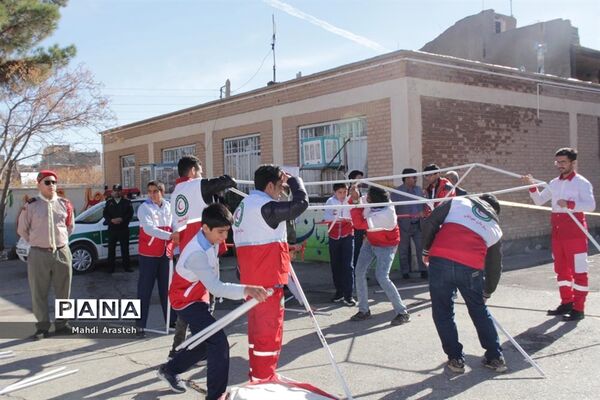 بیستمین مانور سراسری زلزله در دبیرستان متوسطه اول سلمان فارسی  شهرستان بیرجند