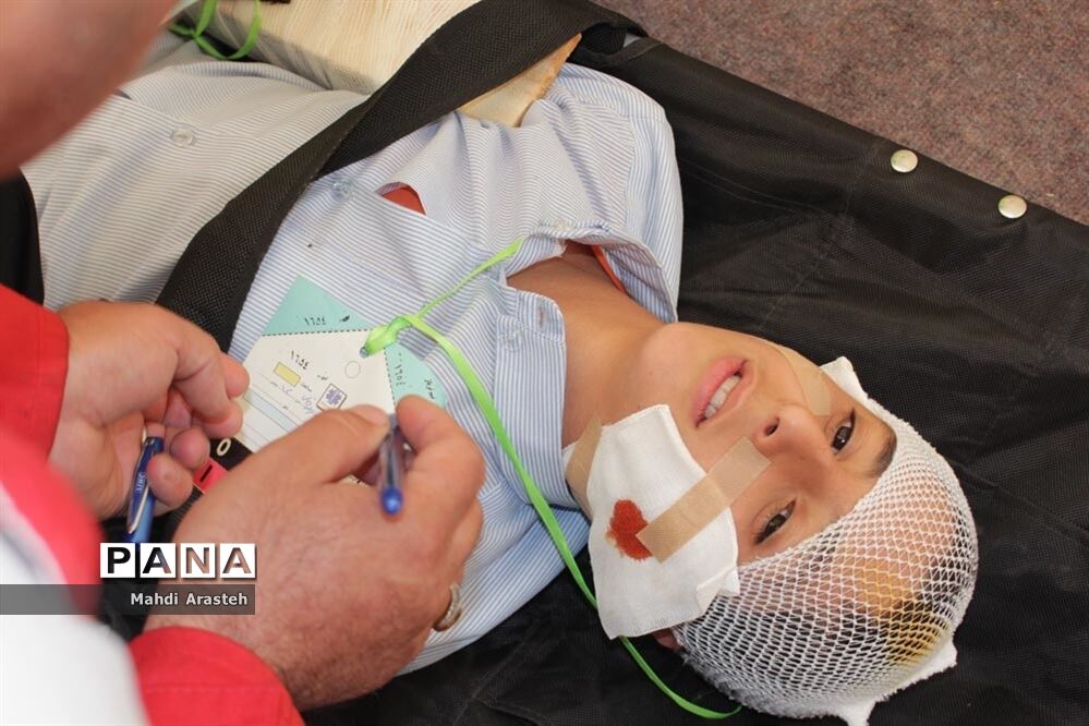 بیستمین مانور سراسری زلزله در دبیرستان متوسطه اول سلمان فارسی  شهرستان بیرجند