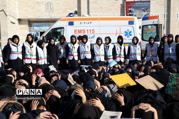 بیستمین مانور سراسری زلزله در هنرستان باقرالعلوم در تبریز