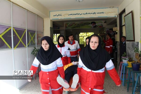 مانورسراسری زلزله در هنرستان اندیشه خراسان شمالی