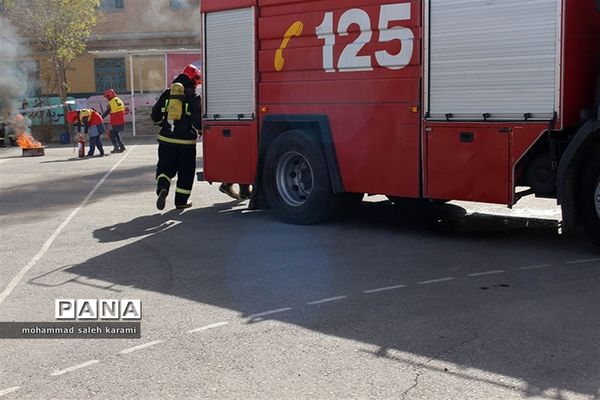 مانورسراسری زلزله و ایمنی مدارس در کرمان