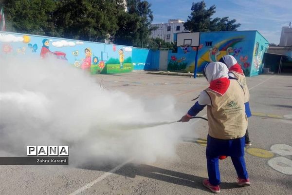 مانور زلزله در دبستان شهید فولادی 2 و دبستان معینی  بوشهر