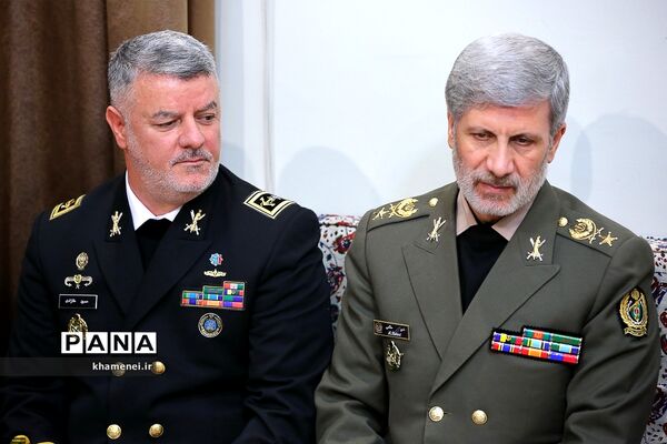 دیدار جمعی از فرماندهان ومسئولان نیروی دریایی ارتش با رهبر معظم انقلاب
