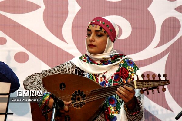 کنسرت گروه موسیقی ماهتو