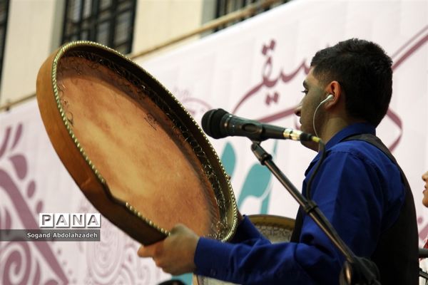 کنسرت گروه موسیقی ماهتو