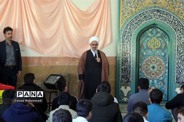حضور امام جمعه چهاردانگه در دبیرستان سروش