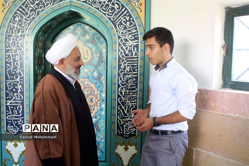 حضور امام جمعه چهاردانگه در دبیرستان سروش