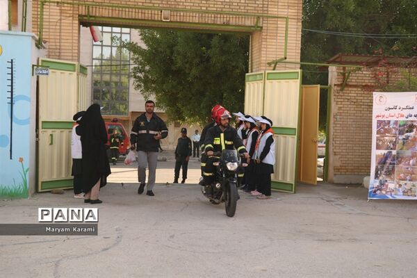 بیستمین مانور زلزله و ایمنی در مدارس استان بوشهر - ۱