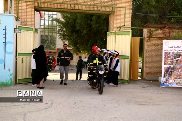 بیستمین مانور زلزله و ایمنی در مدارس استان بوشهر - ۱
