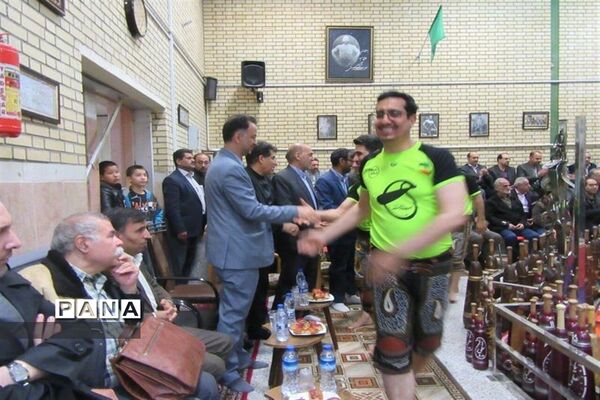 مراسم تجلیل از استاد احمد عزتی پرور در سالن ورزش باستانی ناحیه یک قم