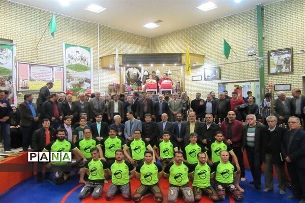 مراسم تجلیل از استاد احمد عزتی پرور در سالن ورزش باستانی ناحیه یک قم