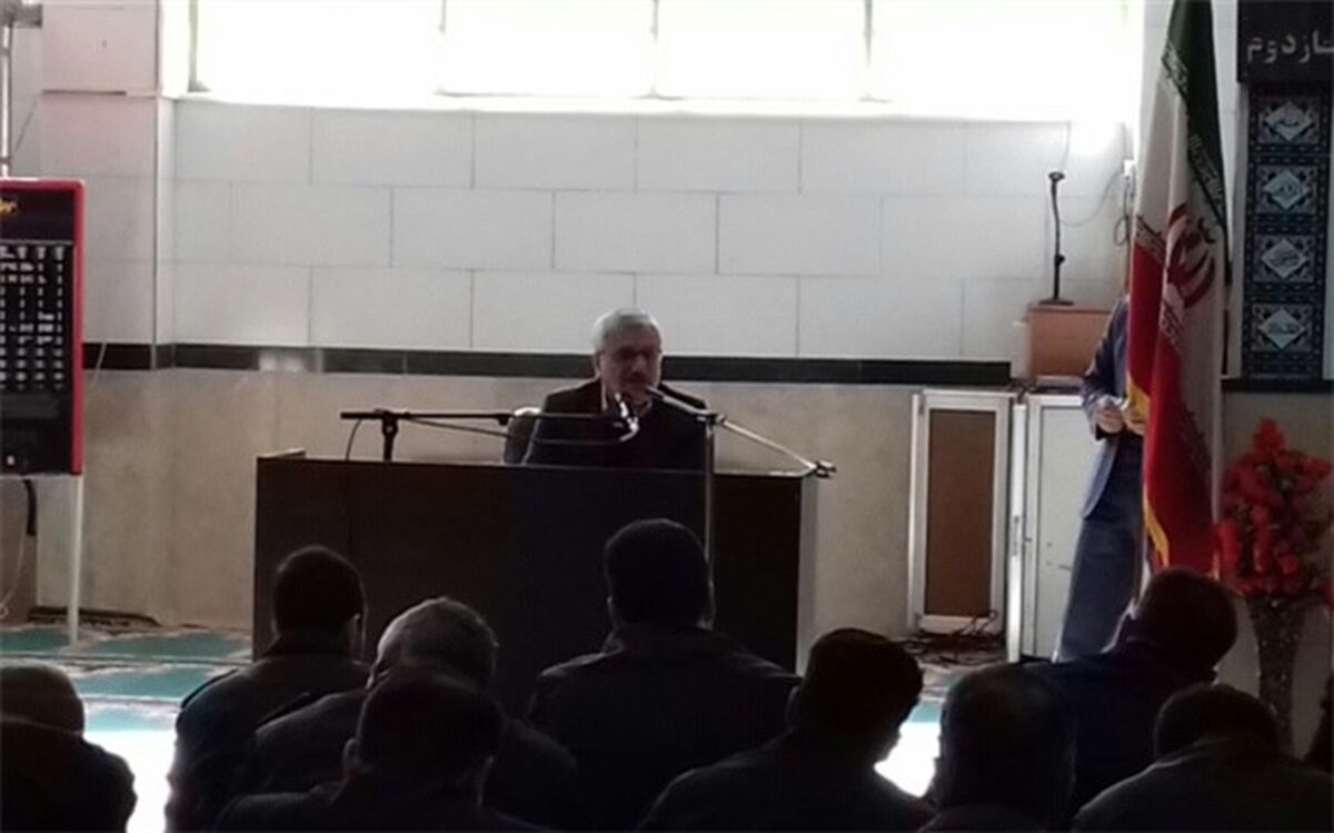 برگزاری میزخدمت در نماز جمعه شهرستان فیروزکوه