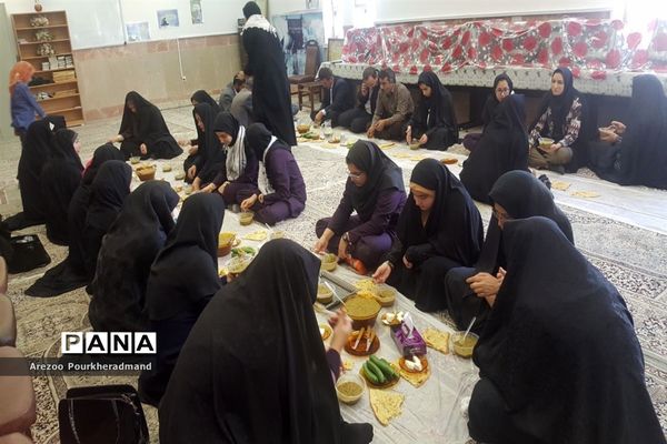 برگزاری دعای ندبه دانش آموزی در دبیرستان فرزانگان حکیم زاده ناحیه یک یزد