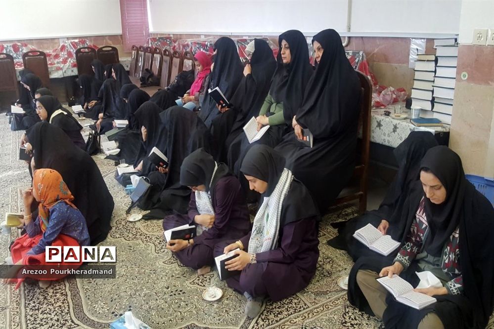برگزاری دعای ندبه دانش آموزی در دبیرستان فرزانگان حکیم زاده ناحیه یک یزد